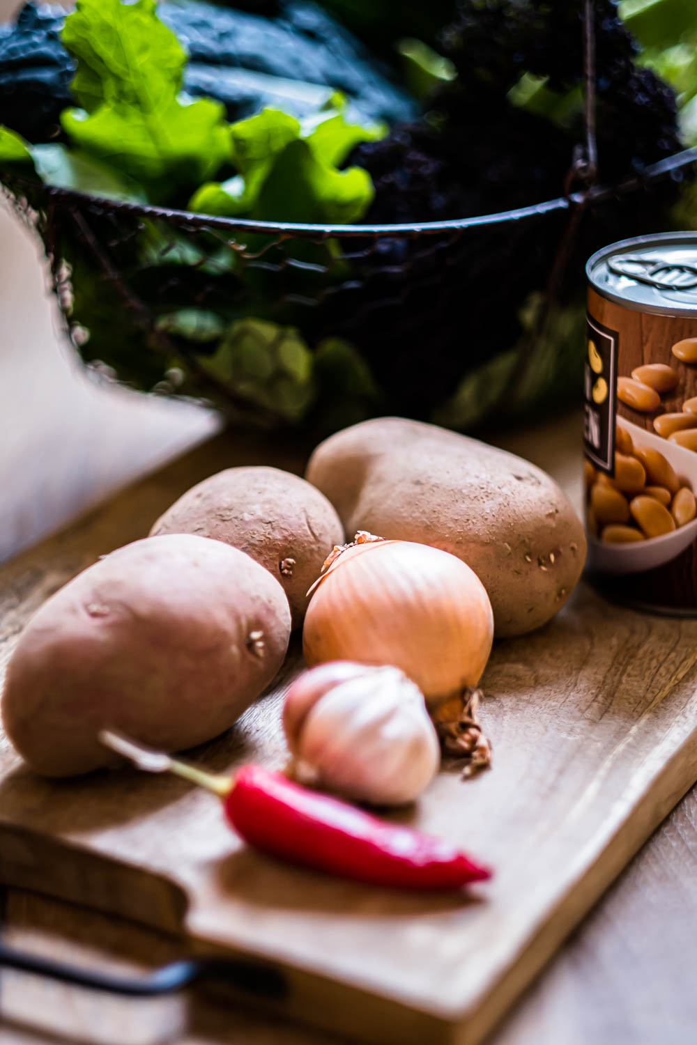 Zutaten: Kartoffeln, Chili, Zwiebel, Knoblauch, weiße Bohnen, Kohl