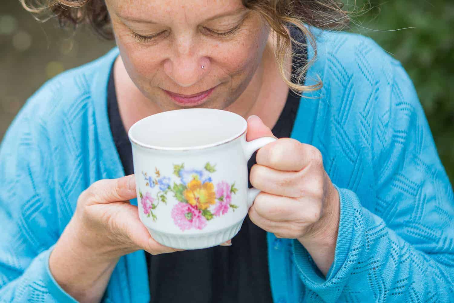 kräutertee selber machen - mit drei Rezepten zum selbst mischen