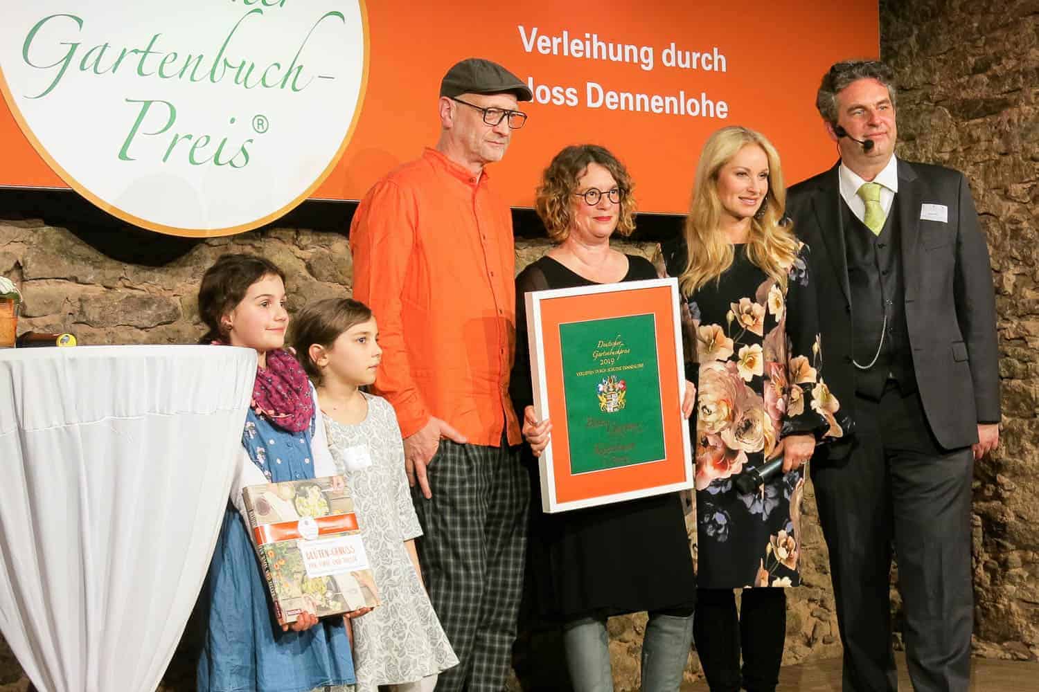 Deutscher Gartenbuchpreis 2019 auf Schloss Dennenlohe: unser Buch "Blüten-Genuss für Tafel und Teller" wurde in der Kategorie bestes Gartenkochbuch prämiert
