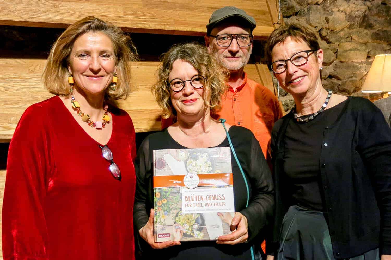 Deutscher Gartenbuchpreis 2019 auf Schloss Dennenlohe: unser Buch "Blüten-Genuss für Tafel und Teller" wurde in der Kategorie bestes Gartenkochbuch prämiert