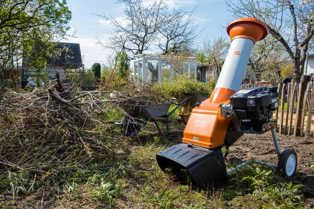 Ein Häcksler für Gartenabfälle Geld sparen, Rohstoffe gewinnen