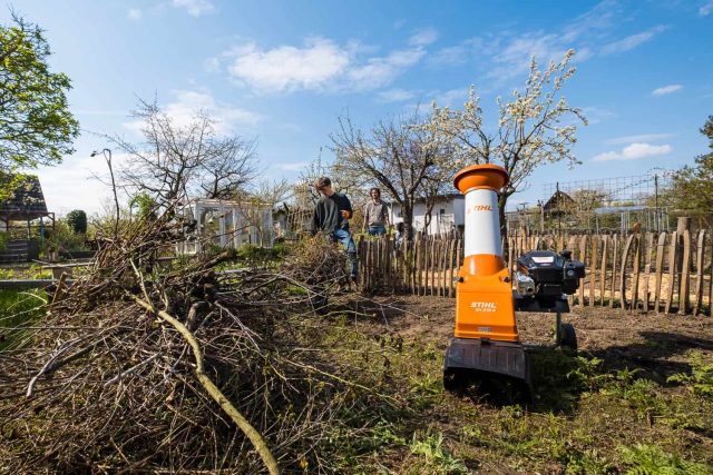 Ein Häcksler für Gartenabfälle Geld sparen, Rohstoffe gewinnen