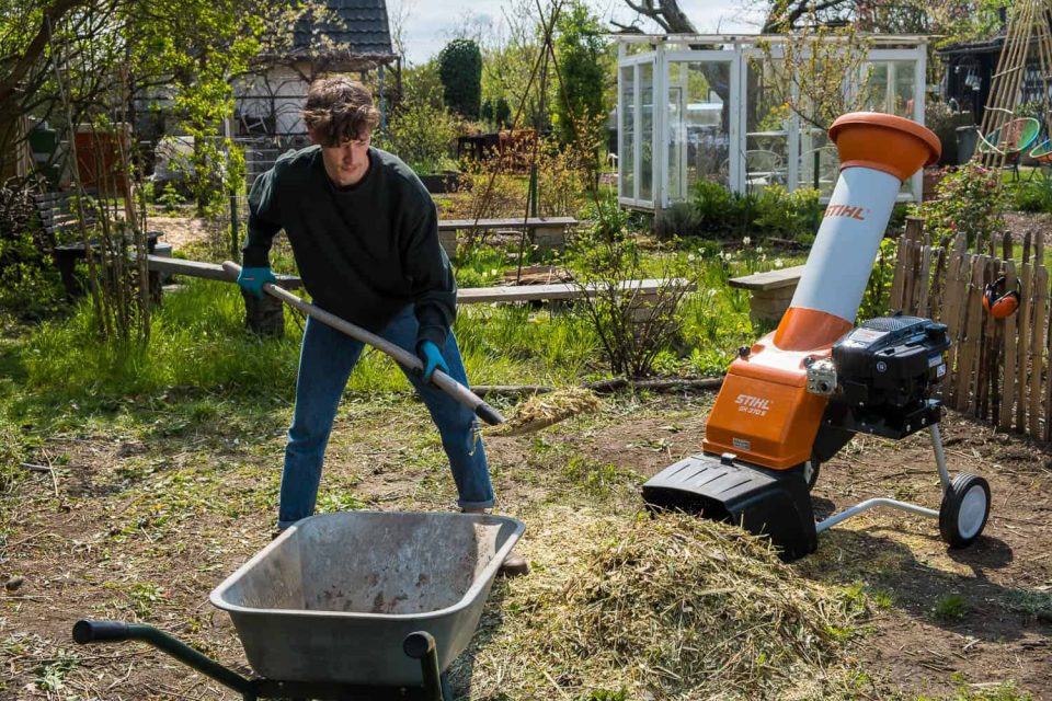 Ein Häcksler für Gartenabfälle Geld sparen, Rohstoffe gewinnen